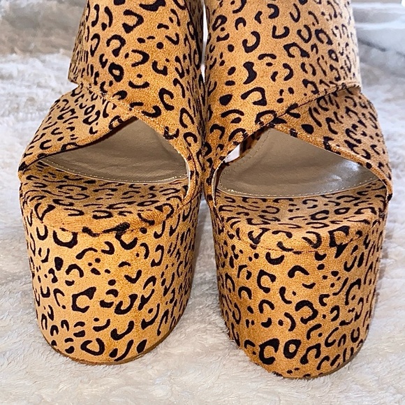 🐆YAYA PLATFORM HEELS🐆 - Picture 6 of 9